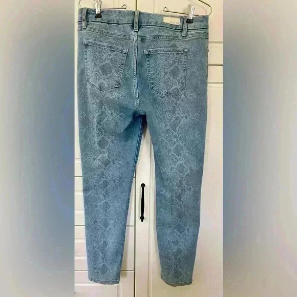 Miss Me Women's Jeans Straight skinny, leg SZ 30 snake skin, new like condition - Picture 3 of 8